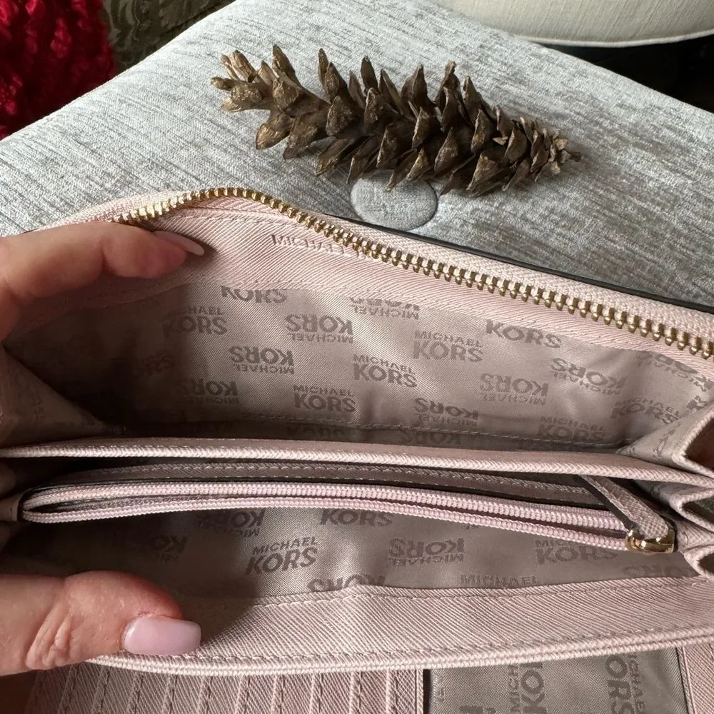 Michael Kors Jet Set Travel Leather Large MK Continental wallet